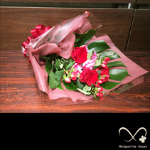 【事例144】千代田区九段南の歓送迎祝いとして贈られた花束