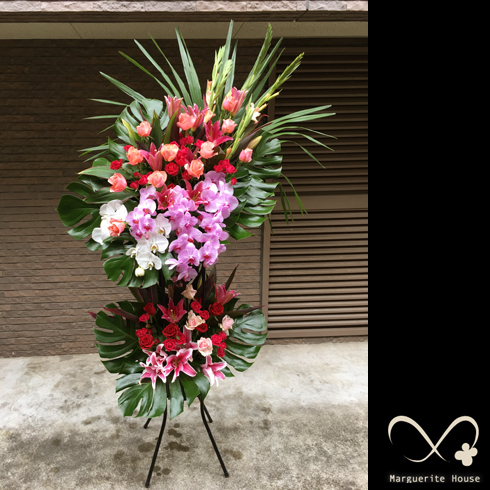 東京ドームホテル「天空」に贈られたお祝い豪華スタンド花