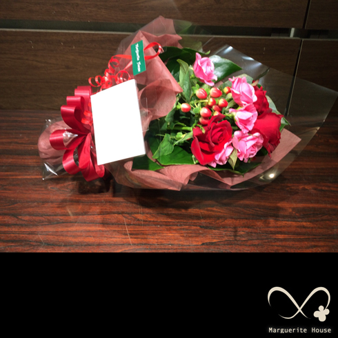 墨田区石原へ3周年記念祝いとして贈られたアカバラ中心の花束