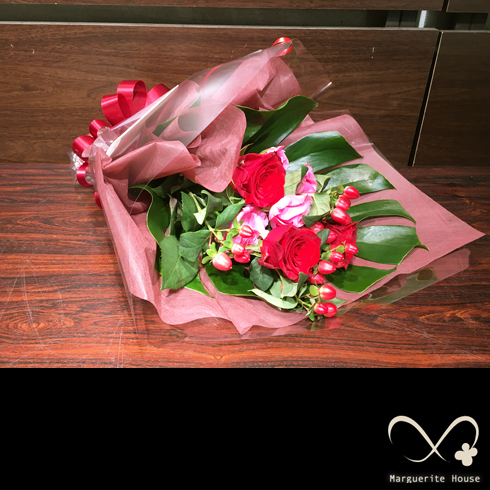 千代田区九段南の歓送迎祝いとして贈られた花束