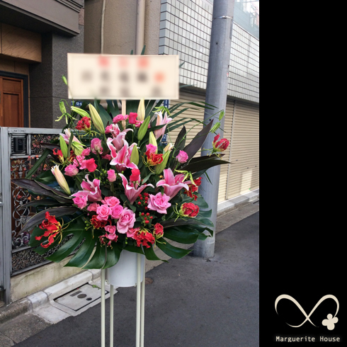 豊島区高松の劇場発表会公演祝いに贈られたスタンド花レッドグランツ