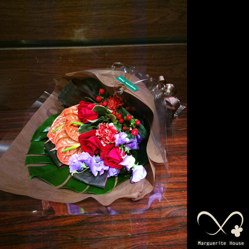 中央区日本橋の飲食店にお届けしたお祝い花束