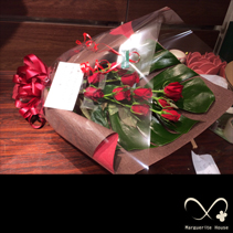 【事例101】誕生日プレゼントとして贈られた赤いバラの花束