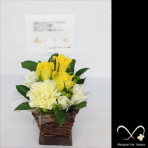 【事例70】誕生日プレゼントで贈られた光を通す黄色バラが上品な印象を与えてくれるアレンジメント